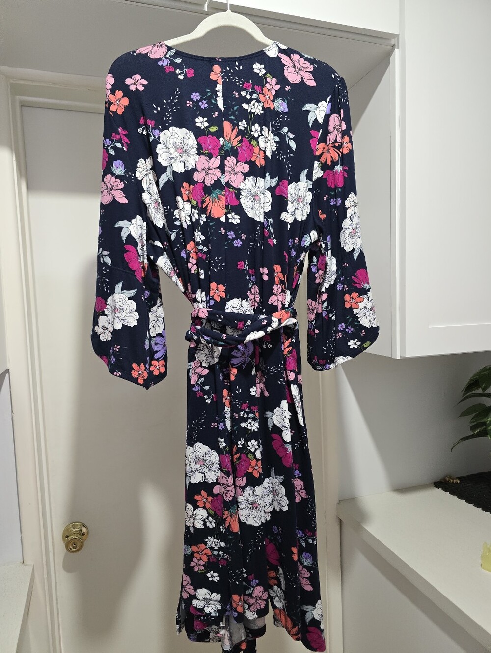 Kiyonna Gemini Floral Wrap dress w/ Kimono Sleeves, Navy, Pink & White 2x/18-20 - Picture 5 of 16